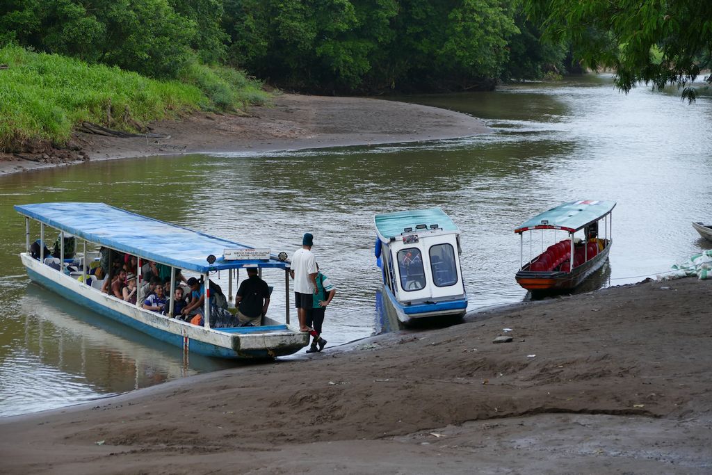 Tortuguero, łódź